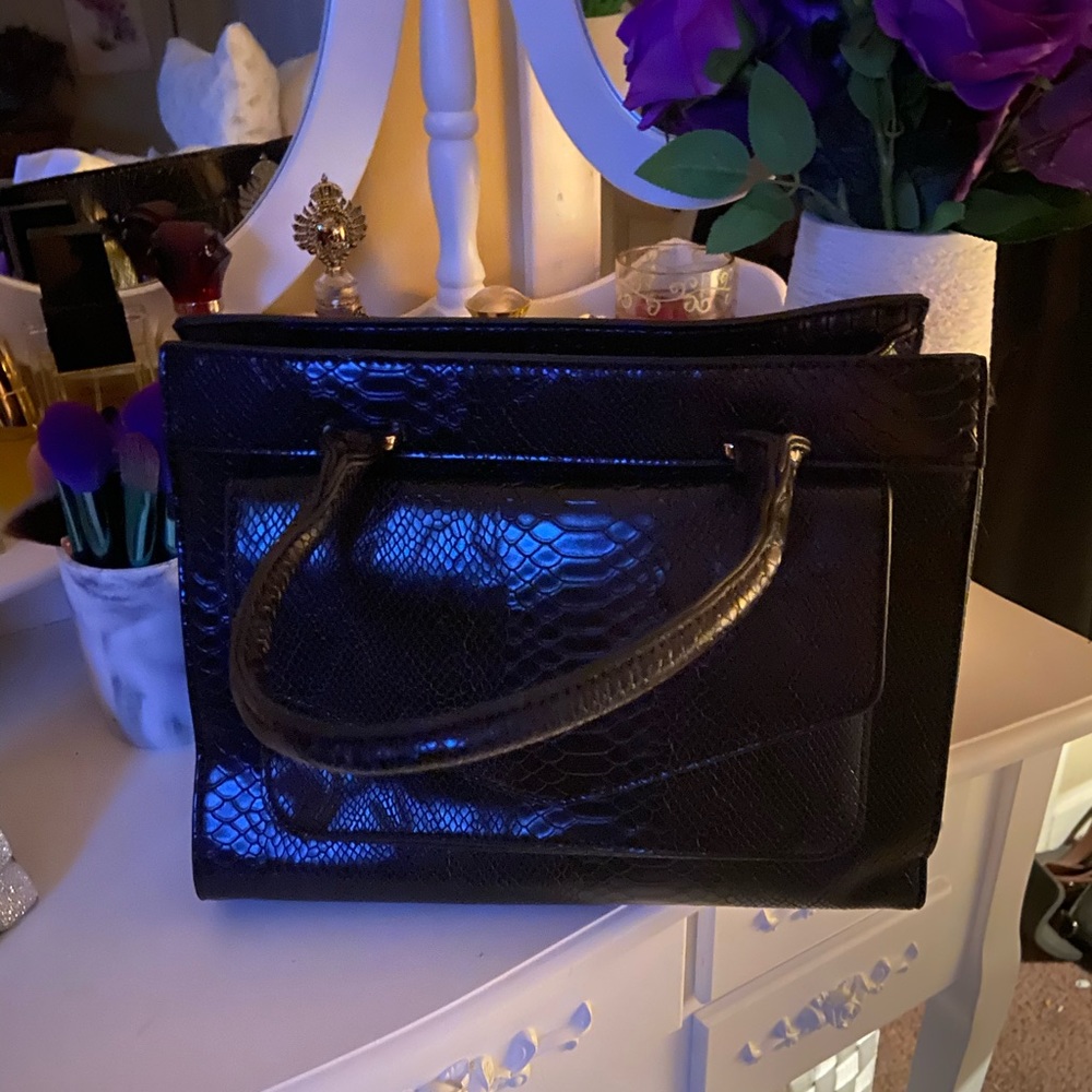 Black snakeskin pure